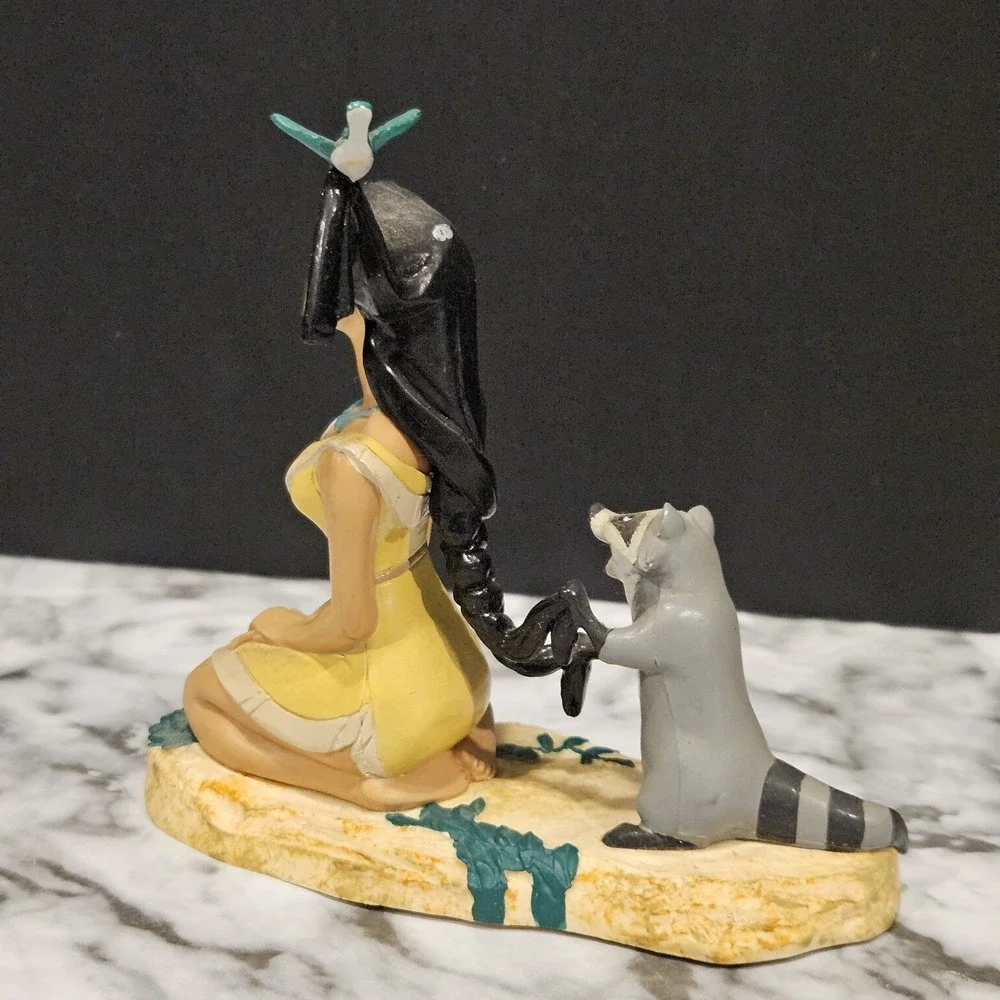 Vintage Disney Pocahontas Figurines Set Of 2 John Smith‎ Meeko Flit